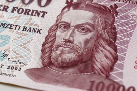 Az 1997-es 10 000 forintos bankjegy Szent István király portréval